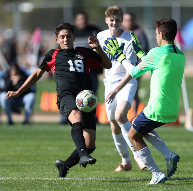 Las Vegas’ Sergio Aguayo (18) goes for the ball during the second half against Coronad ...