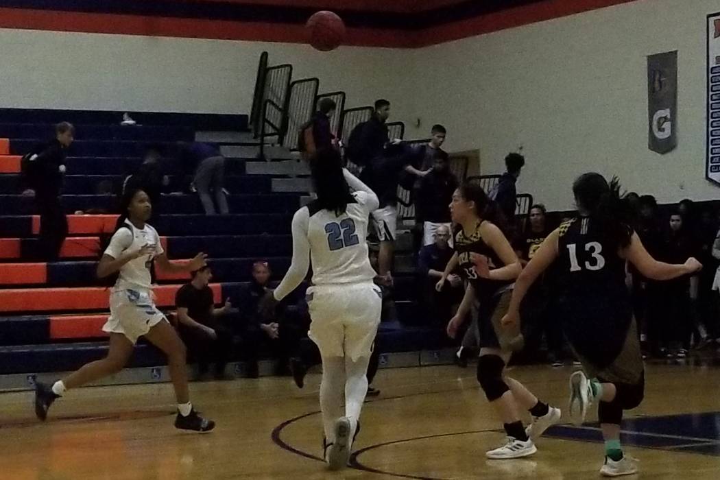 Centennial’s Eboni Walker (22) looks for teammate Taylor Bigby on the fastbreak agains ...