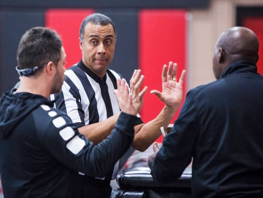 Referees discuss the circumstances that led to the Bonanza, Sierra Vista game being suspende ...