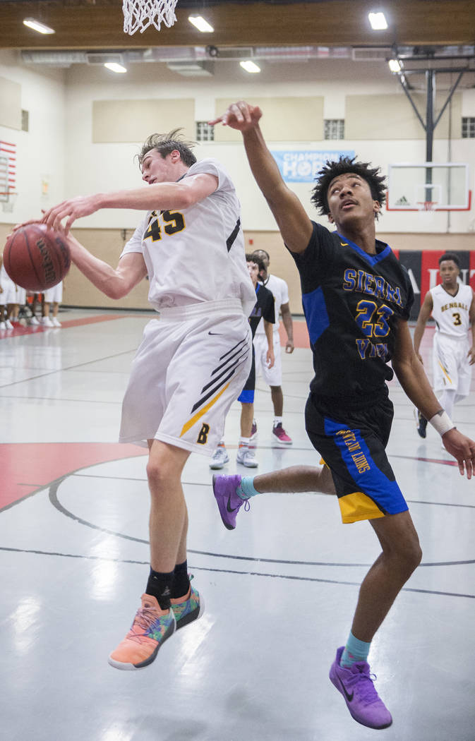 Bonanza senior Kadin Warner (45) fights for a rebound with Sierra Vista senior Antonio McCoy ...