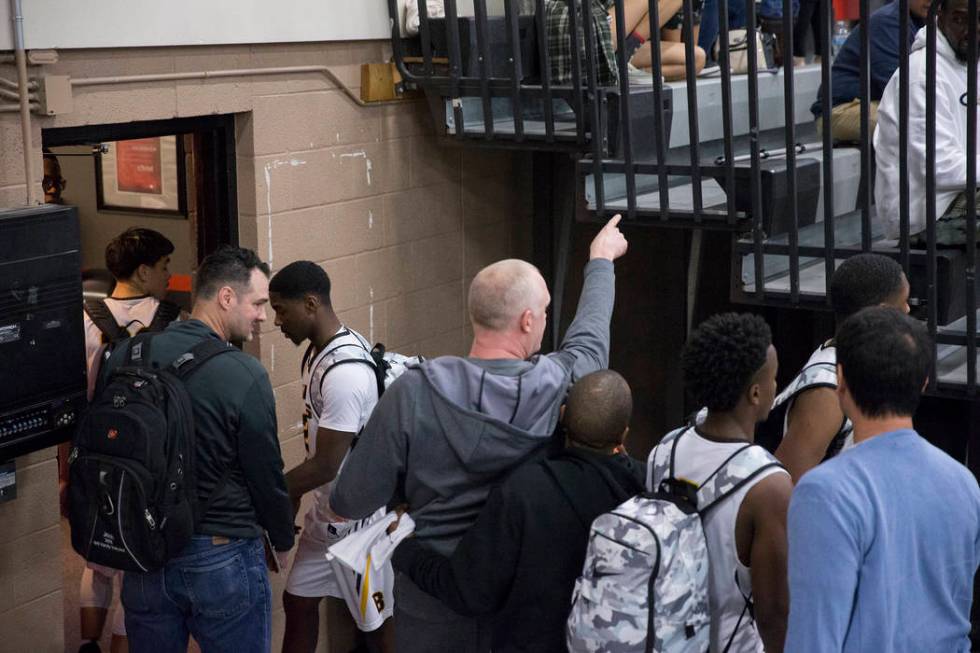 Bonanza head coach Dan Savage, middle, points at Sierra Vista fans after the Bengals game wi ...