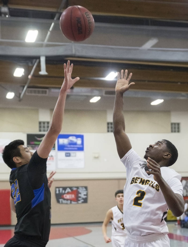 Bonanza senior Joseph Brooks (2) shoots a baseline floater over Sierra Vista sophomore Lowel ...