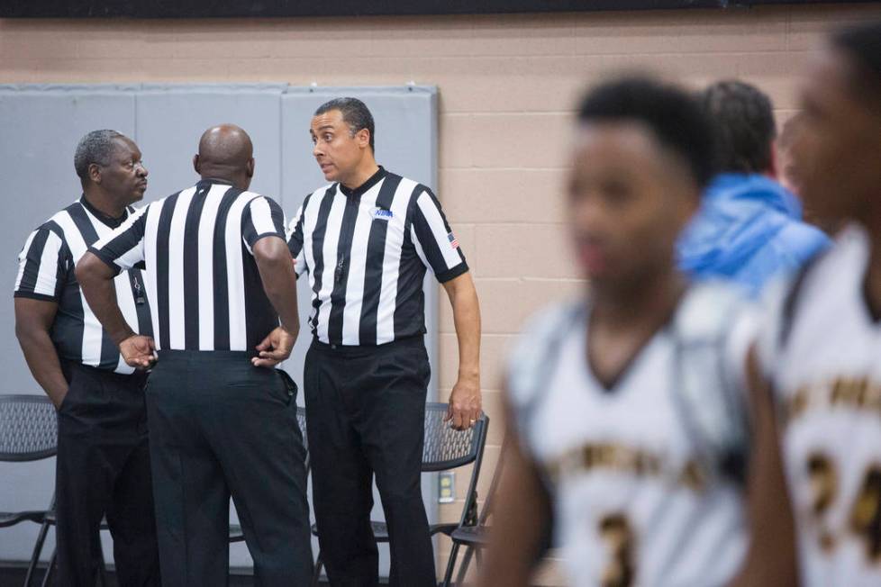 Referees discuss the circumstances that led to the Bonanza, Sierra Vista game being suspende ...