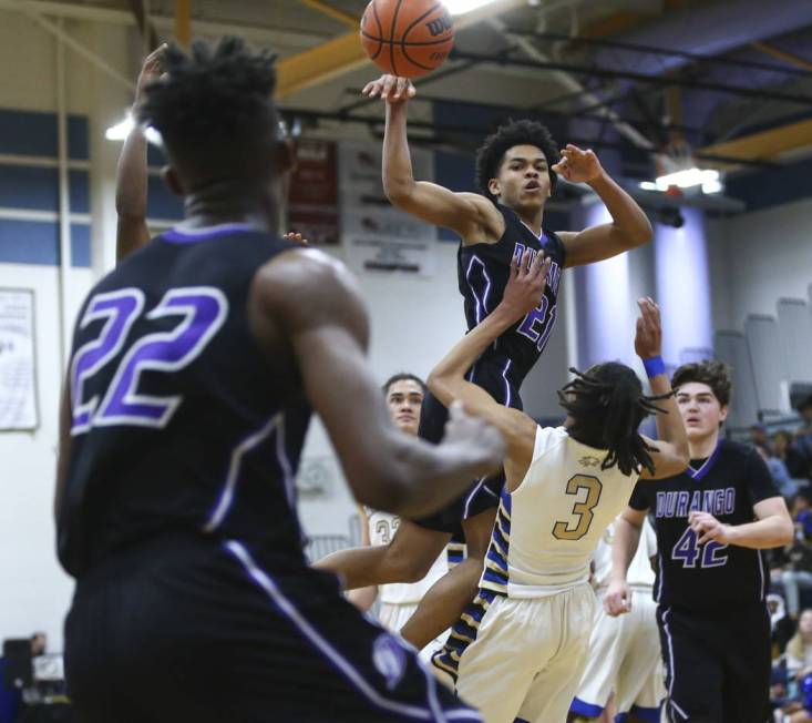 Durango’s Anthony Hunter (21) passes the ball to Durango’s Vernell Watts (22) du ...