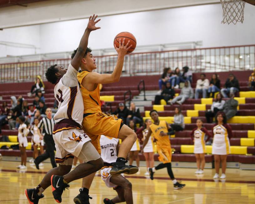 Bonanza’s Nicolas Diaz (33) jumps up to take a shot while being guarded by Eldorado&#8 ...