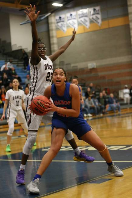 Bishop Gorman’s Georgia Ohiaeri (3) looks to make a play under pressure from Desert Oa ...