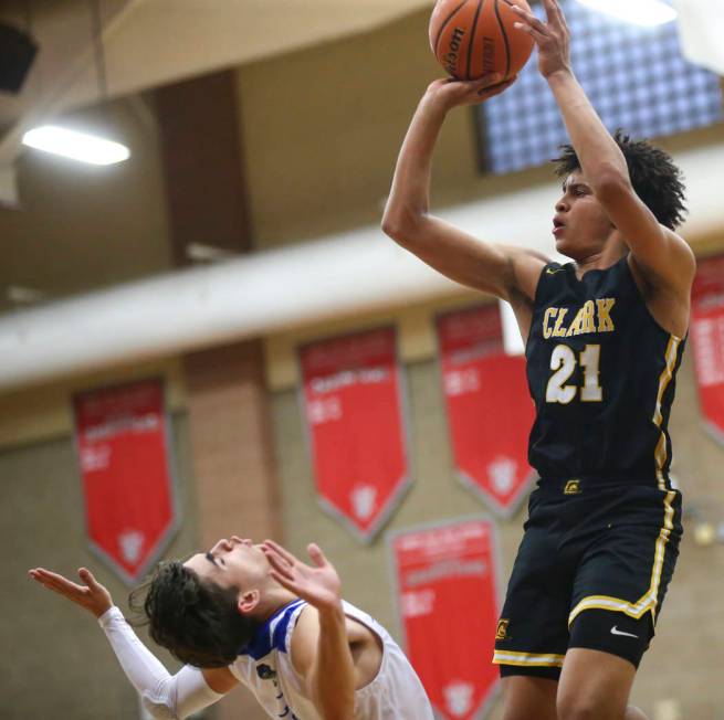 Clark’s Jalen Hill (21) shoots over Desert Pines’ Milos Uzan (12) during the sec ...