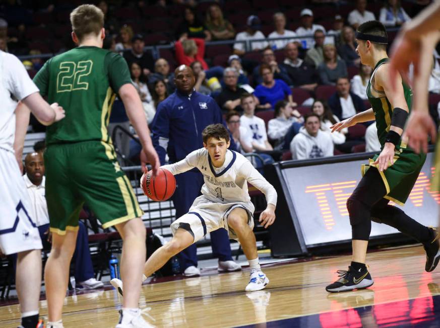 The Meadows guard Noah Klein (1) moves the ball against Incline during the second half of th ...