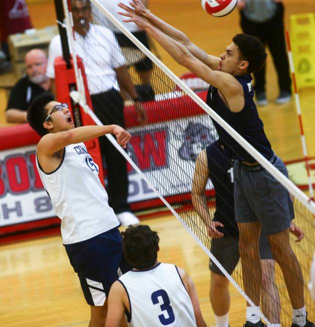 Coronado’s Justin Fan (15) gets the ball past Foothill’s Jace Roquemore (3) duri ...