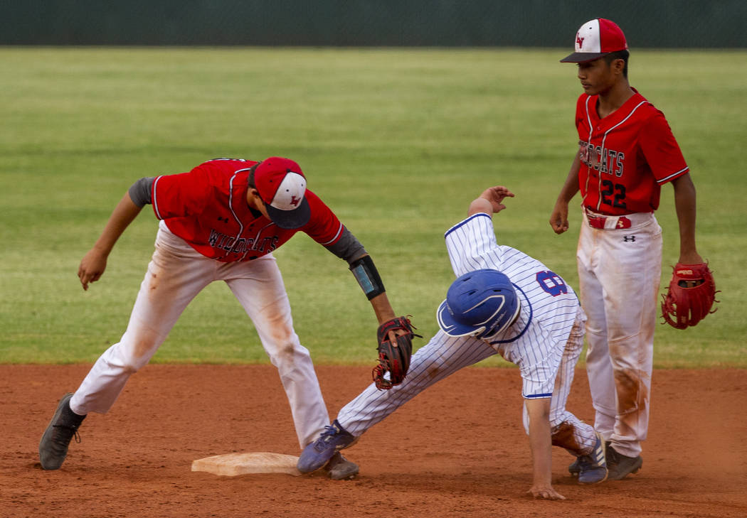 Las Vegas’ Nathan Freimuth (12) tags out Reno’s Gunner Gouldsmith (8) who misses ...