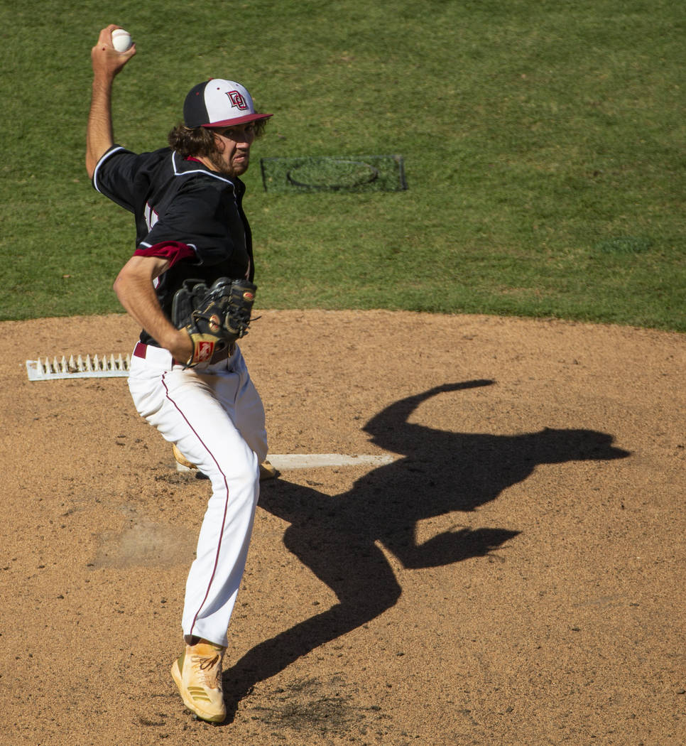 Desert Oasis pitcher Campbell Holt (15) winds up for a Reno batter during their Class 4A sta ...