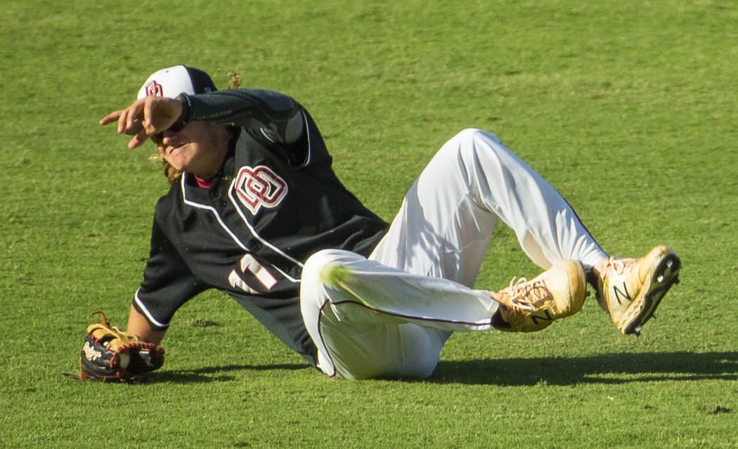 Desert Oasis’ Josh Sharman (11) makes a sliding catch versus Reno during their Class 4 ...