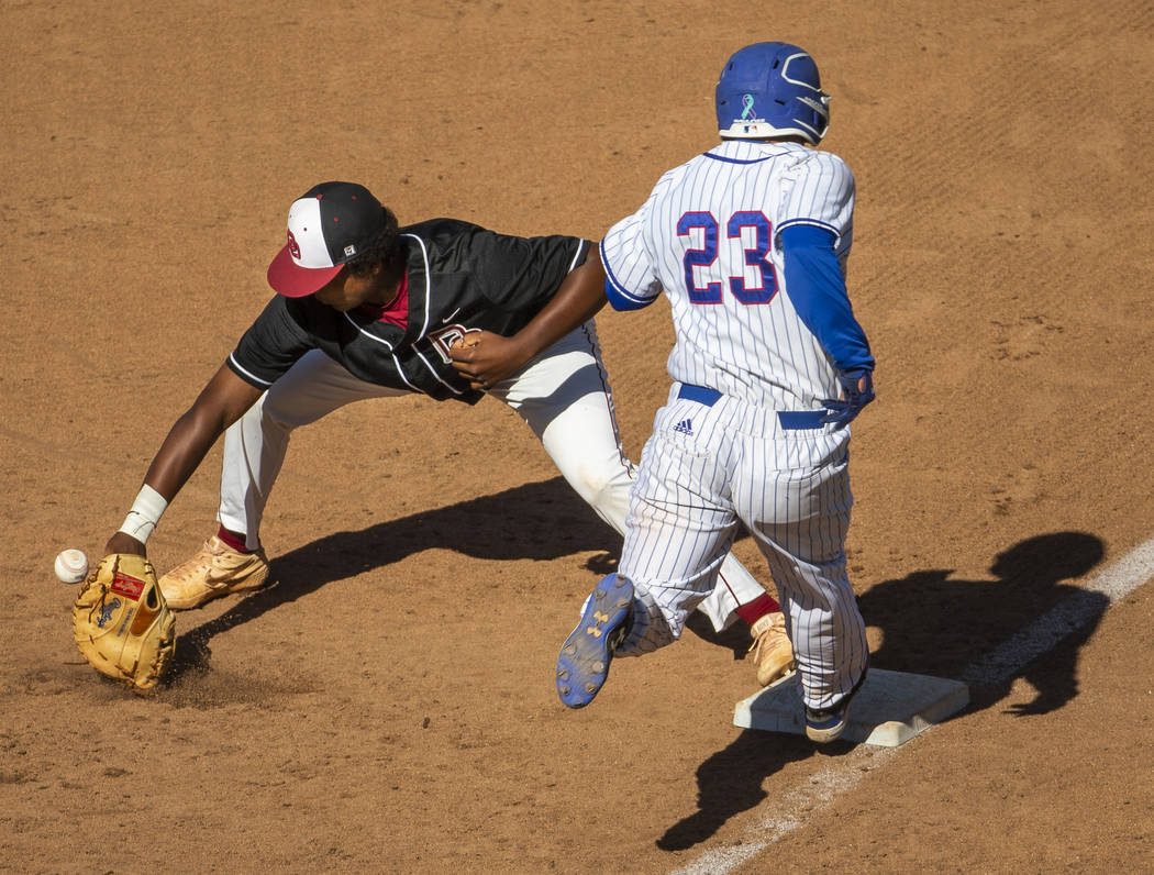 Desert Oasis’ Jacob Walsh (21) gets the ball late as Reno’s Ryan Hess (23) hustl ...