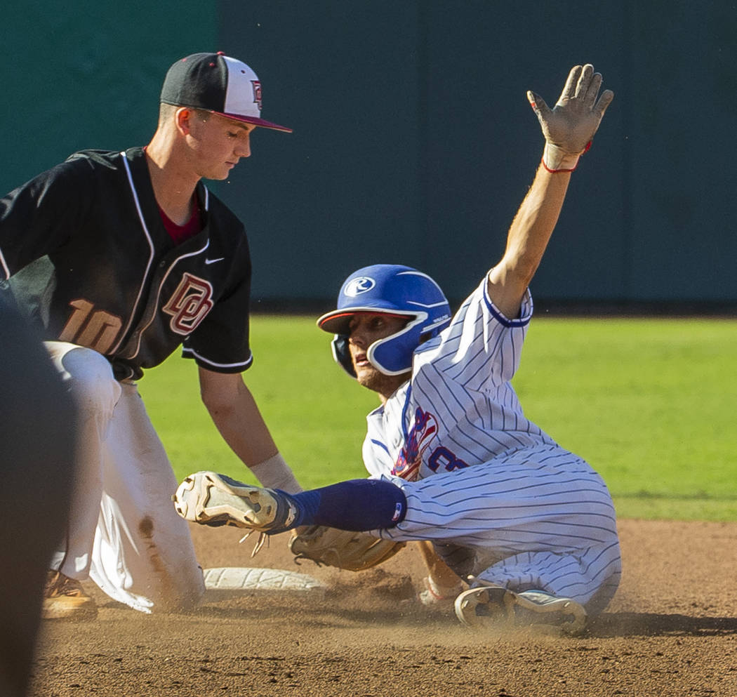 Desert Oasis Colby Smith (10) tags out Reno’s Garrett Damico (3) at second base during ...