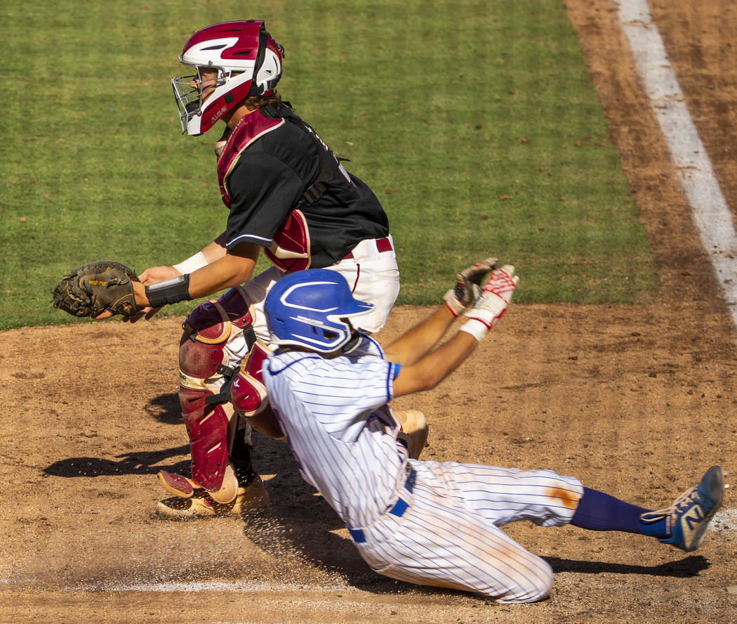 Desert Oasis catcher Parker Schmidt (4) waits for a late throw as Reno’s Garrett Damic ...