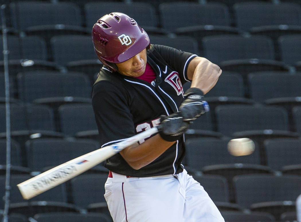 Desert Oasis’ Aaron Roberts (25) eyes a pitch from Reno during their Class 4A state ba ...