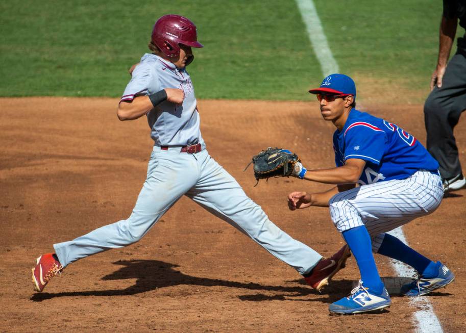 Desert Oasis runner Parker Schmidt (4) extends safely back to first base past Reno’s S ...