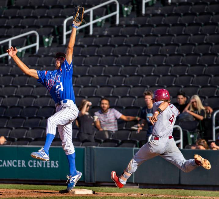 Reno’s Skylar Hales (24) extends for a tough catch at first base make the out over Des ...