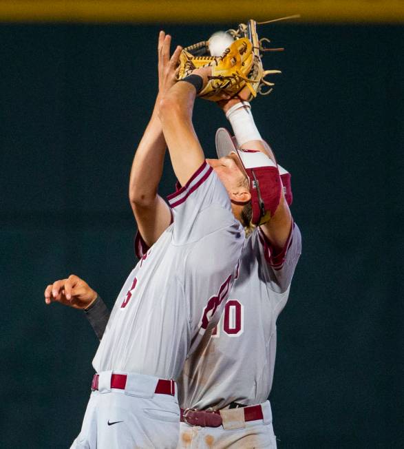 Desert Oasis’ Zac Czerniawski (8) and Colby Smith (10) both make a play on the ball ve ...