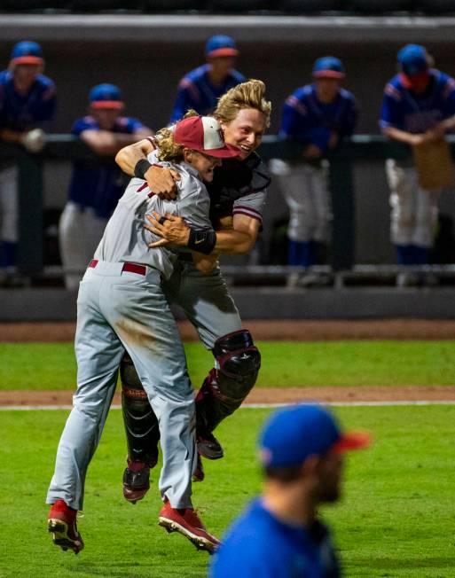 Desert Oasis pitcher Josh Sharman (11) celebrates their win with catcher Parker Schmidt (4) ...