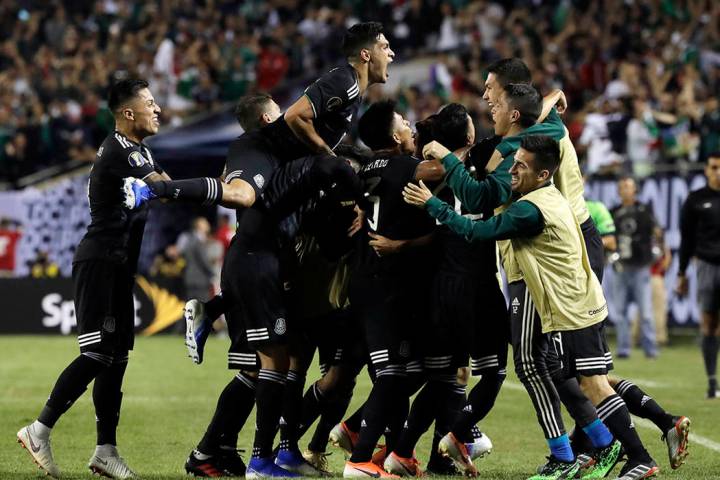 Mexico midfielder Jonathan Dos Santos (6) celebrates with teammates after scoring his first goa ...