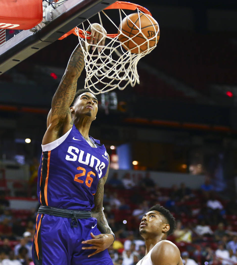 Phoenix Suns' Ray Spalding (26) dunks against the Memphis Grizzlies during the first half a bas ...