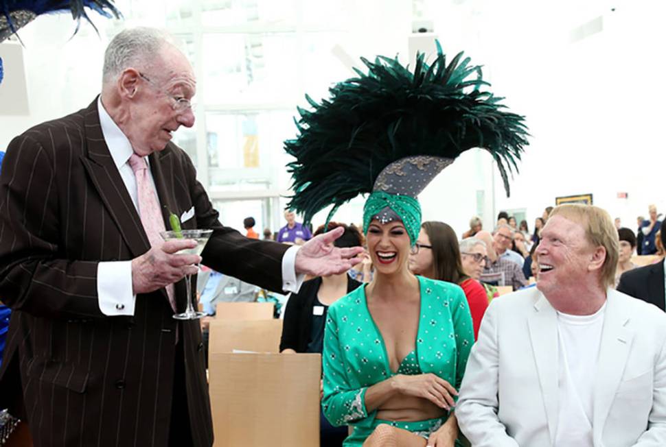 Former Las Vegas Mayor Oscar Goodman, second from left, with showgirls Dina A., left, and Carol ...