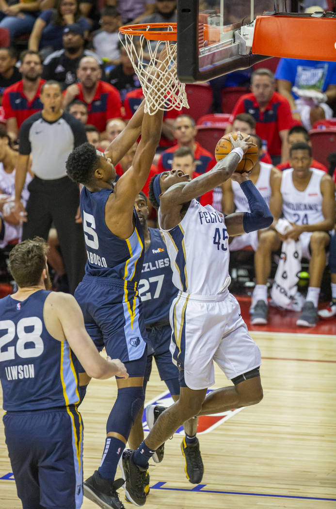 Memphis Grizzlies forward Bruno Caboclo, left, attempts to stop a shot by New Orleans Pelicans ...