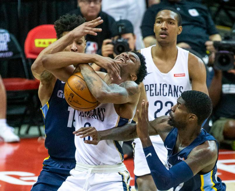 New Orleans Pelicans guard Nickeil Alexander-Walker, center, fights to keep the ball from Memph ...