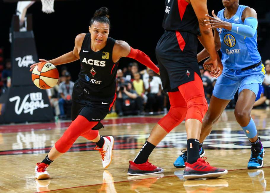 Las Vegas Aces' Kayla McBride (21) moves the ball against Chicago Sky during the first half of ...