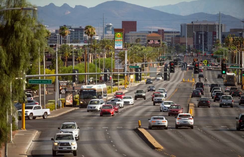 An RTC Las Vegas 109 bus stops to pick up passengers along South Maryland Parkway near East Des ...