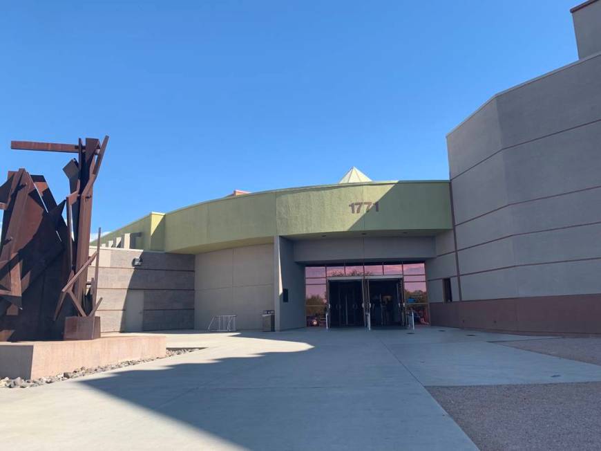 The Summerlin Library pictured on July 14. (Mia Sims, Las Vegas Review-Journal/@miasims___)