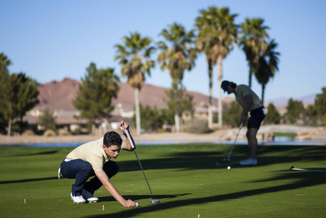 Foothill sophomore Noah MacFawn lines up his shot during practice at Chimera Golf Club in He ...