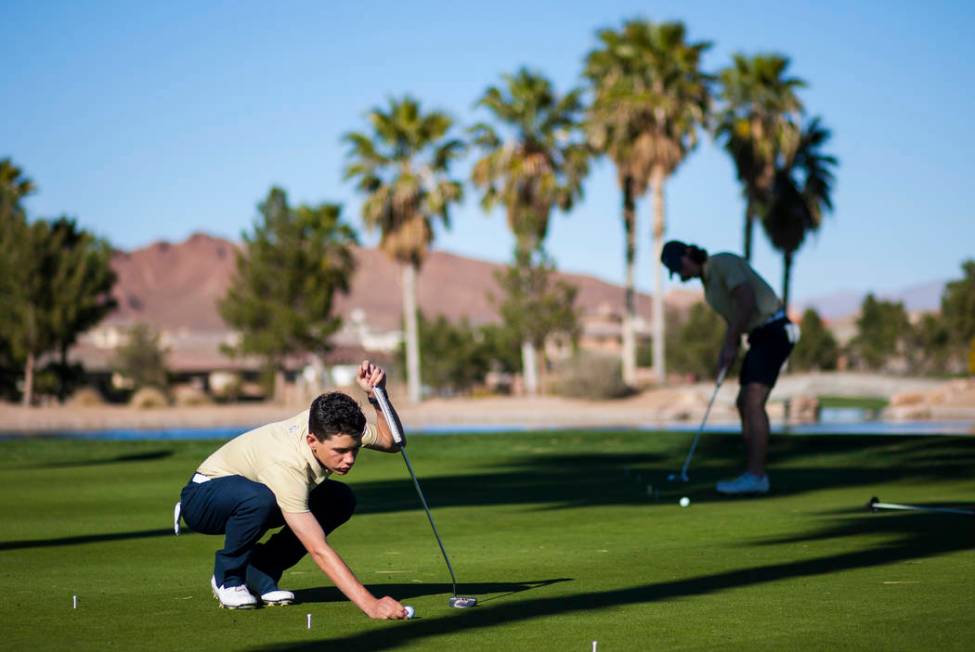 Foothill sophomore Noah MacFawn lines up his shot during practice at Chimera Golf Club in He ...