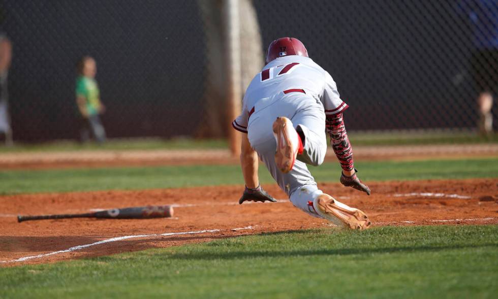 Desert Oasis’s Ty Spiegel (17) scores a run during the fifth inning of a high school b ...