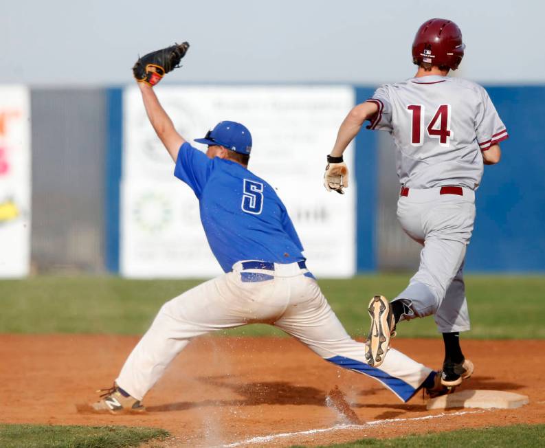 Desert Oasis’s Jake Schmidt (14) is out at first base after a catch by Sierra Vista&#8 ...