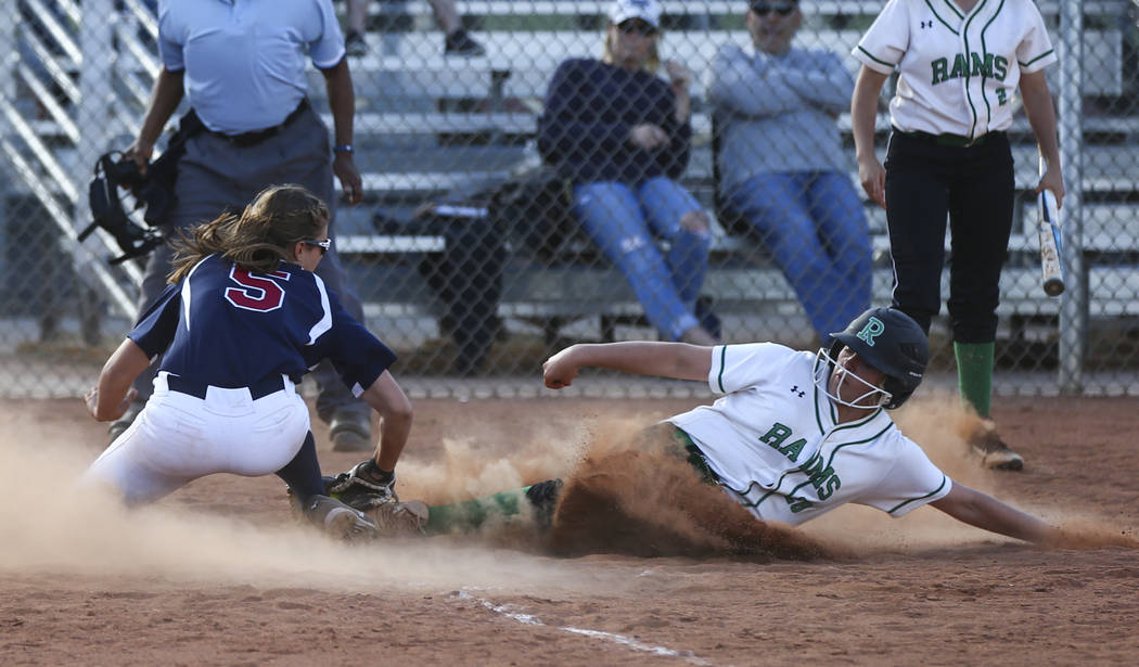 Coronado’s Tatum Spangler (5) tags out Rancho’s MacKenzie Perry (20) at home bas ...