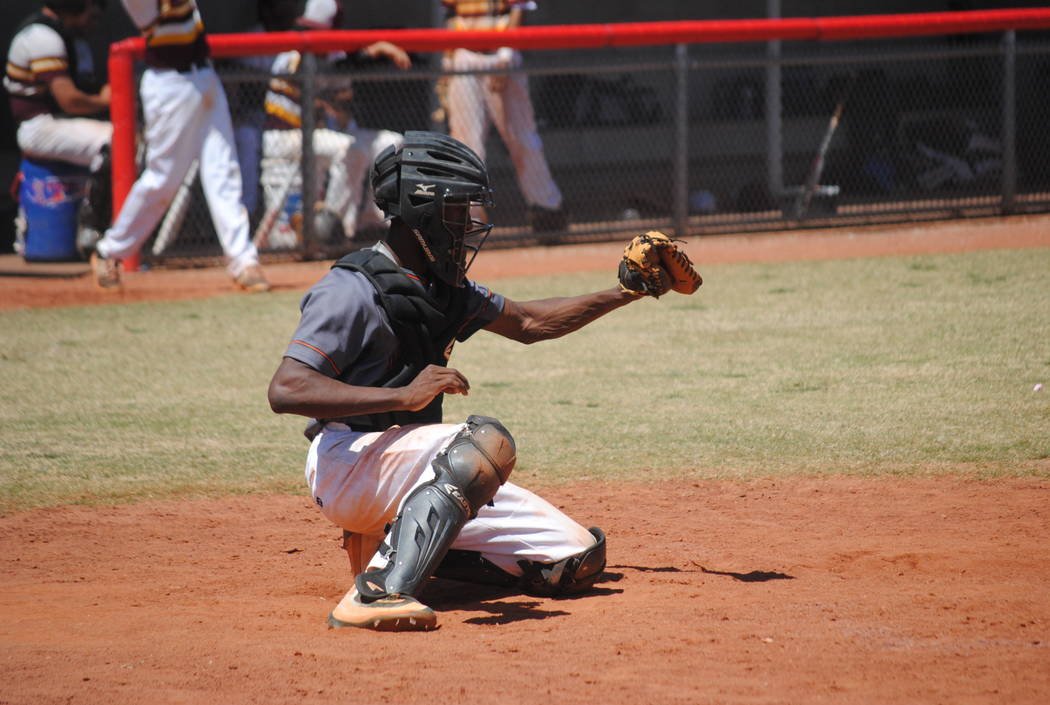 Mojave catcher Elijah Glaze receives a pitch on Wednesday. (Charlotte Uyeno)