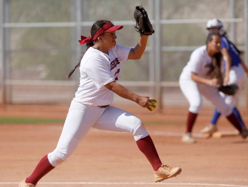 Desert Oasis’s Elsy Guzman (27) pitches during a high school softball game at Majestic ...