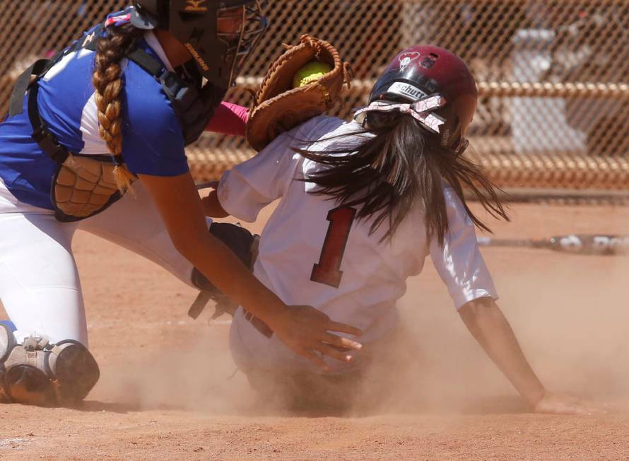 Desert Oasis’s Yahirda Pelegrina (1) is tagged out at home plate during a high school ...