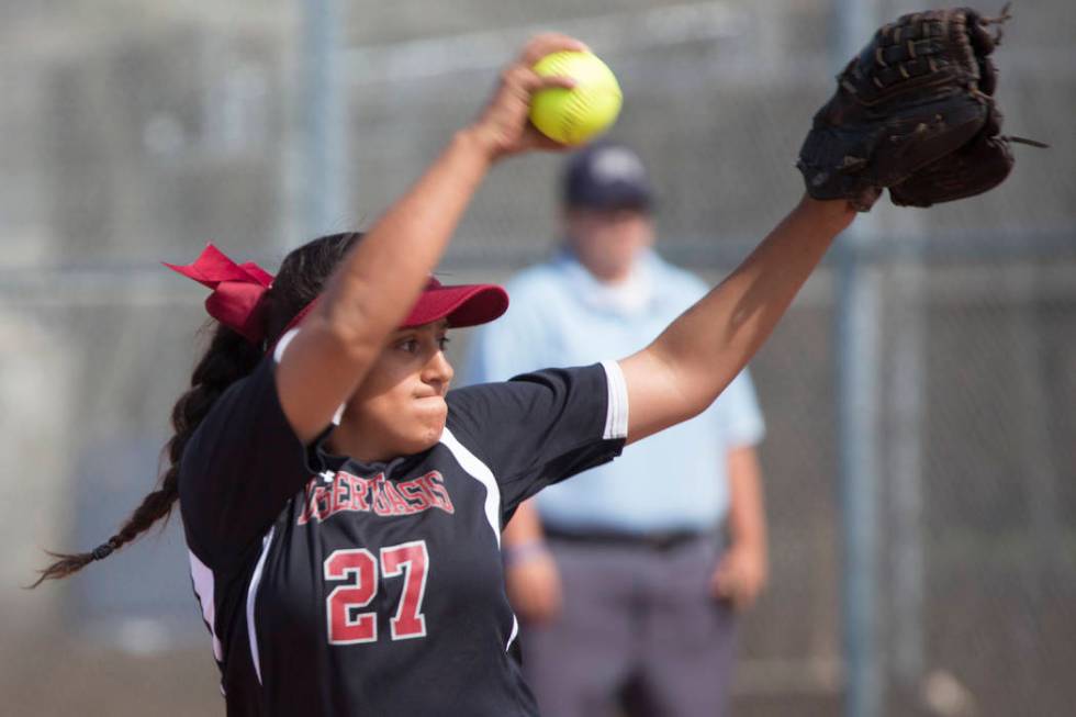 Desert Oasis senior Elsy Guzman pitches to Durango during a game at Desert Oasis High School ...