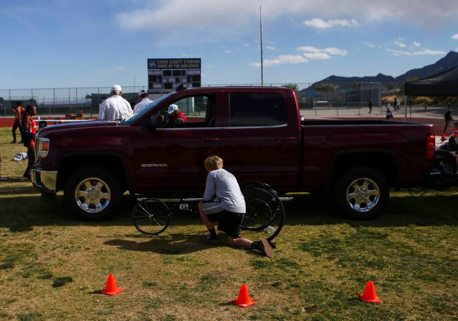 Palo Verde’s Ben Slighting checks his wheelchair before competing in the 1600-meter ru ...