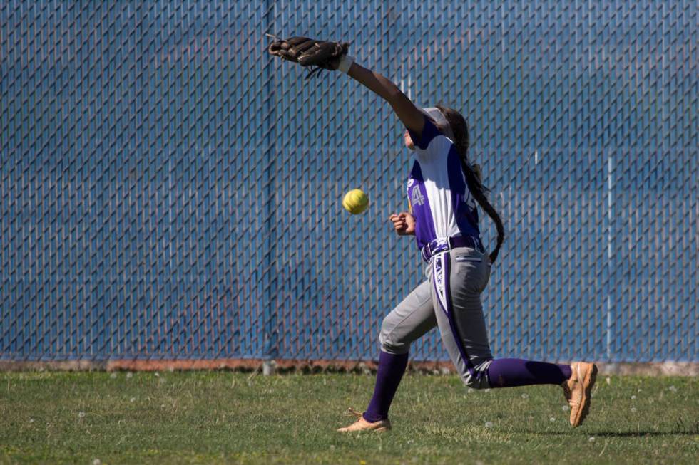 Durango’s Avahly Geraldo (14) fails to catch the ball in the outfield against Sierra V ...