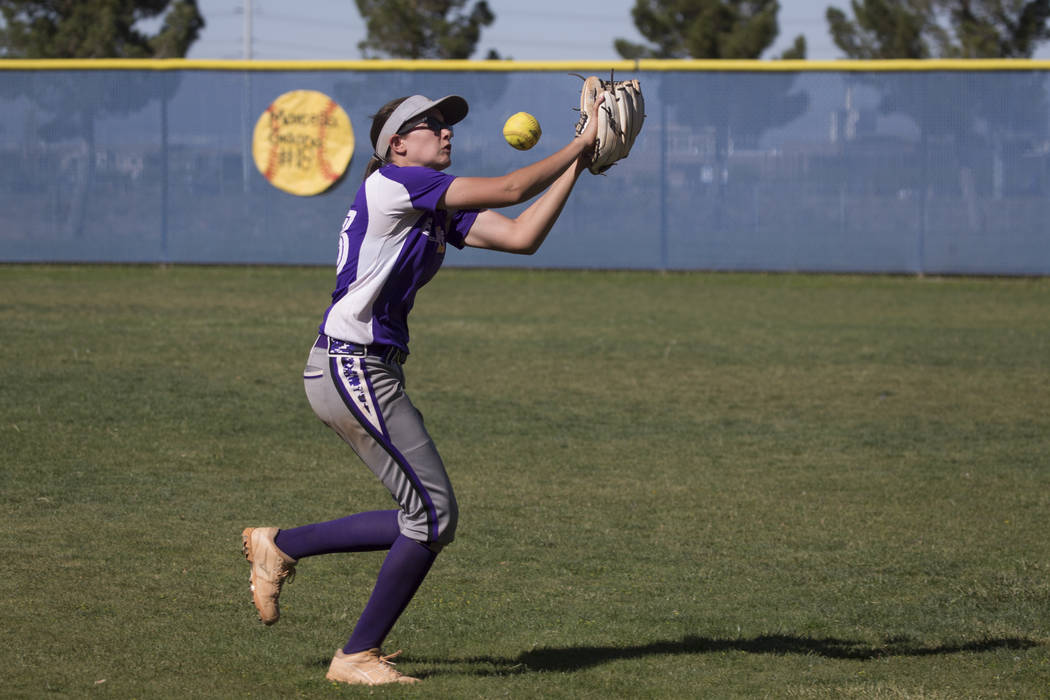 Durango’s Kaitlin Fazendin (33) fails to catch the ball in the outfield against Sierra ...