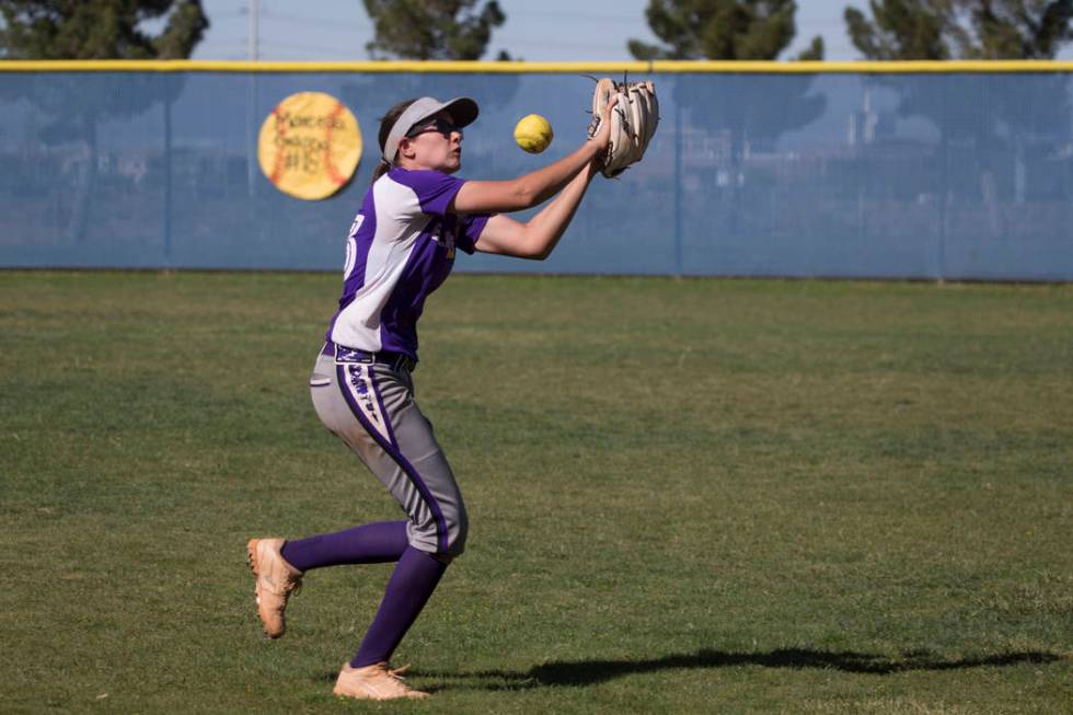 Durango’s Kaitlin Fazendin (33) fails to catch the ball in the outfield against Sierra ...