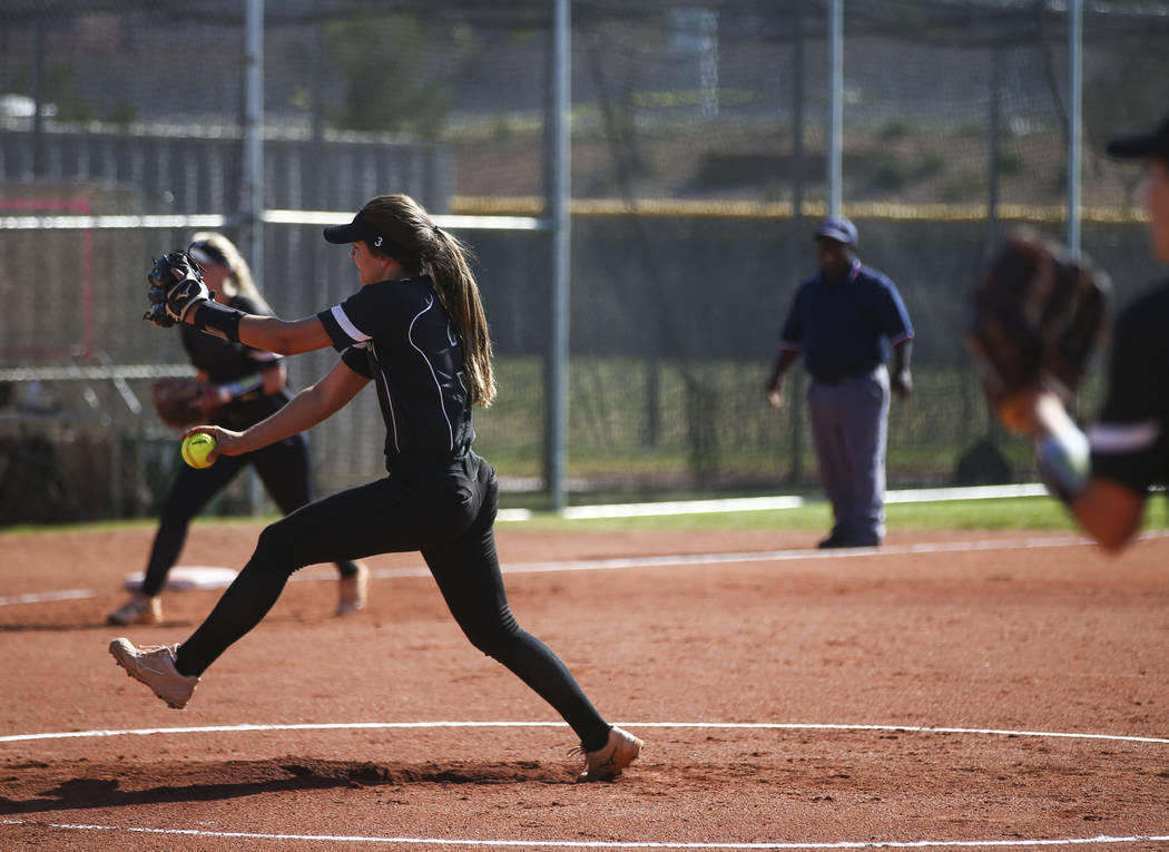 Palo Verde’s Taylor Askland pitches to Sierra Vista during a Sunset Region softball to ...