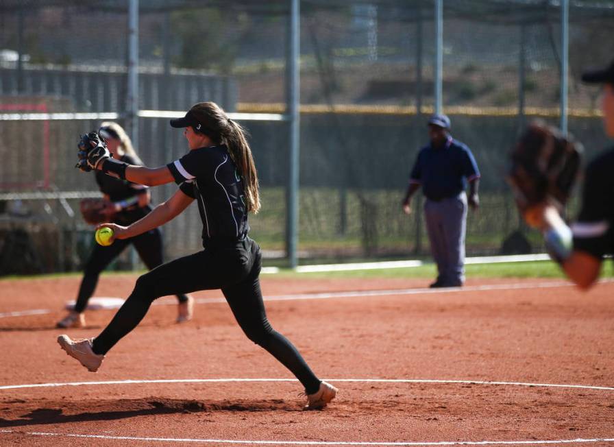 Palo Verde’s Taylor Askland pitches to Sierra Vista during a Sunset Region softball to ...