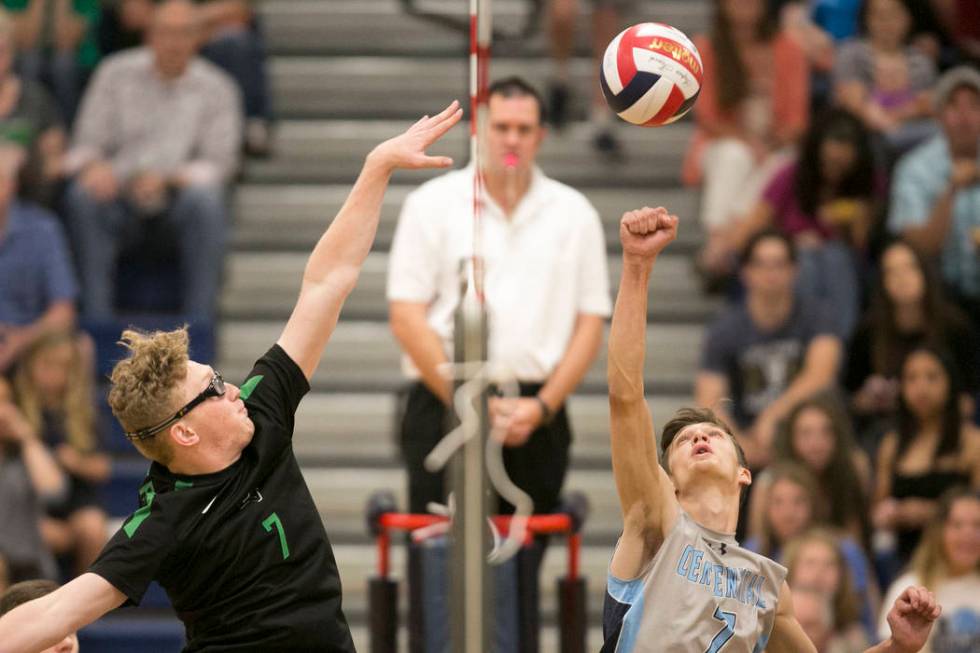 Palo Verde senior Grant Tingey (7), left, attempts to block Centennial’s Sam Belnap (7 ...