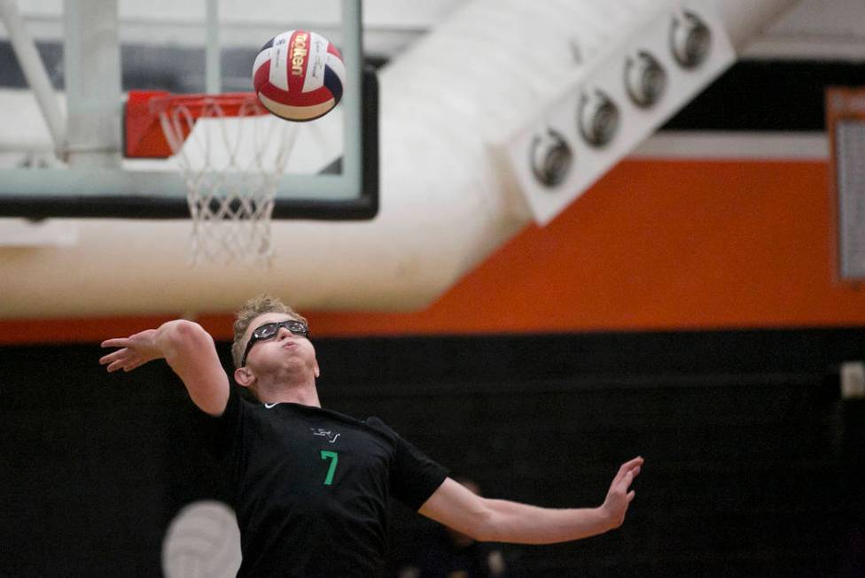 Palo Verde senior Grant Tingey (7) serves the ball during the Class 4A state volleyball fina ...