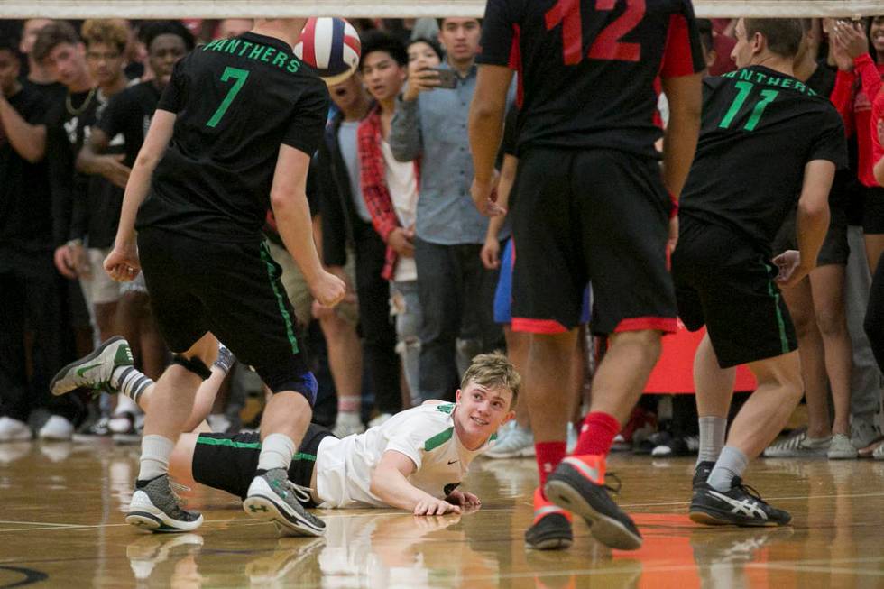 Palo Verde senior Zach Nelson (8) attempts to dive for the ball during the Class 4A state vo ...